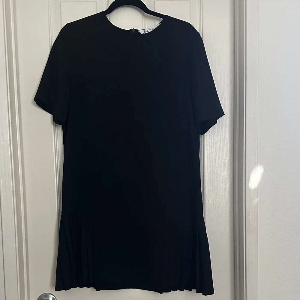 Zara Black Short-Sleeve Tunic with Pleated Hem - Picture 1 of 5